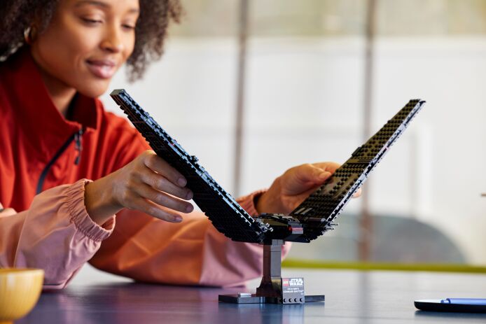 LEGO Star Wars Kaylo Ren's Command Shuttle (75406) (6)