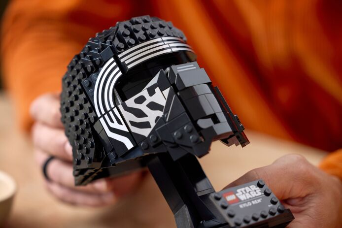 LEGO Star Wars Kaylo Ren Helmet (75415) (5)