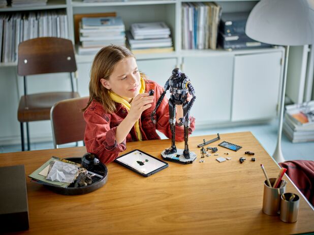 LEGO Star Wars K-2SO Security Droid (75434) (5)