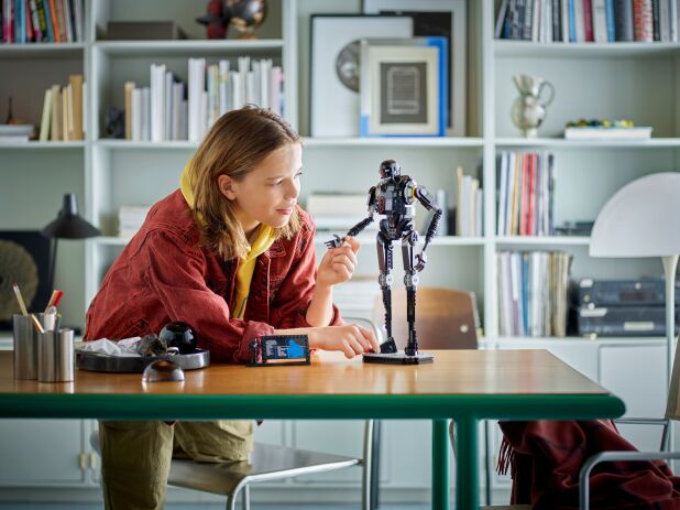 LEGO Star Wars K-2SO Security Droid (75434) (6)