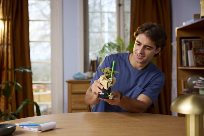 LEGO Star Wars Yoda Bust (75438) (7)