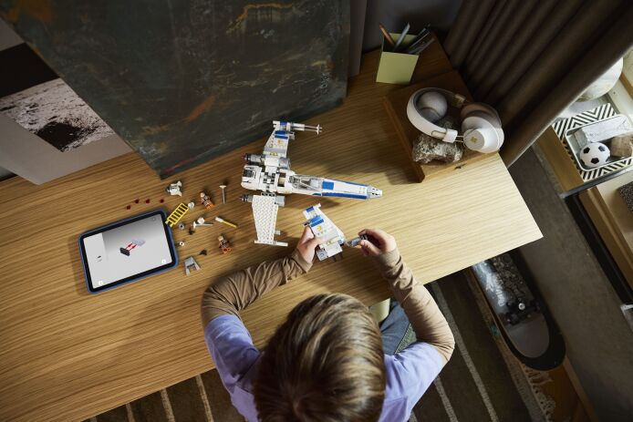 LEGO Star Wars New Republic X-Wing Starfighter (75460) (2)