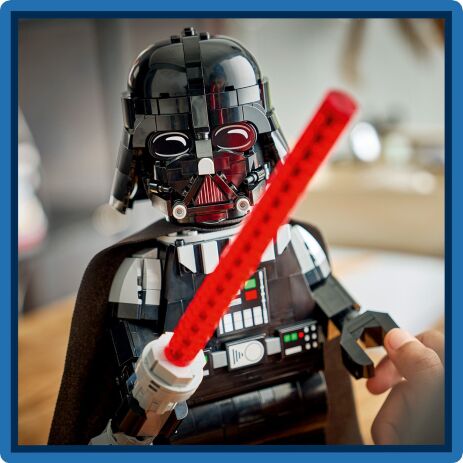 LEGO® Star Wars Up-Scaled Darth Vader Minifigure (75461) (4)
