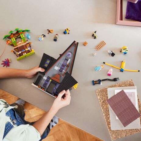 LEGO Minions Gru's Family Mansion (75583) (5)