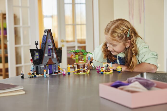 LEGO Minions Gru's Family Mansion (75583) (7)