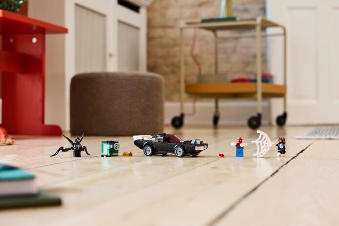 LEGO Super Heroes Spider-Man vs. Venom Muscle Car (76309) (8)