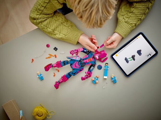 LEGO Super Heroes Fantastic Four vs. Galactus Construction Figure (76316) (8)