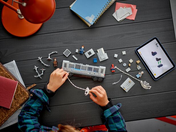 LEGO Super Heroes Spider-Man vs. Doc Ock Subway Train Scene (76321) (5)