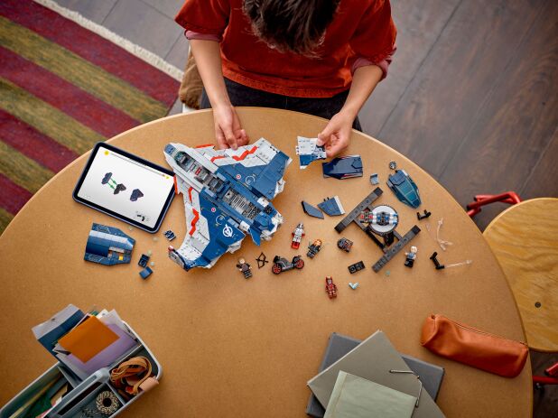 LEGO Super Heroes Avengers: Age Of Ultron Quinjet (76325) (7)