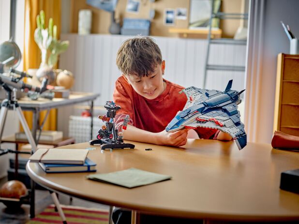 LEGO Super Heroes Avengers: Age Of Ultron Quinjet (76325) (8)