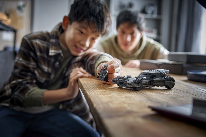 LEGO Super Heroes Batman vs. Superman Batmobile (76331) (3)