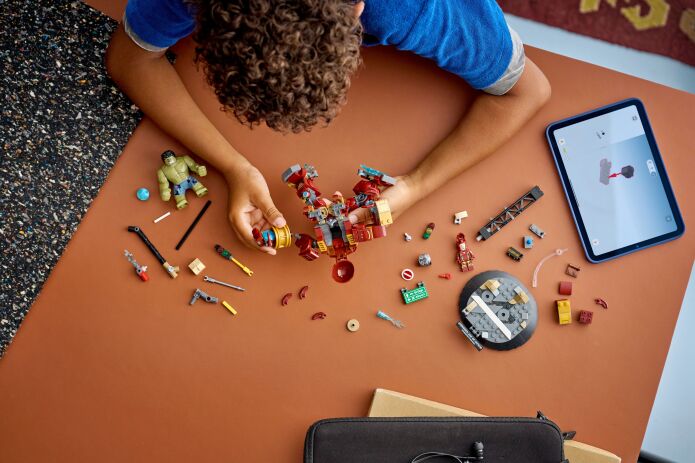 LEGO Super Heroes Epic Battle: Hulkbuster vs. The Hulk (76343) (5)