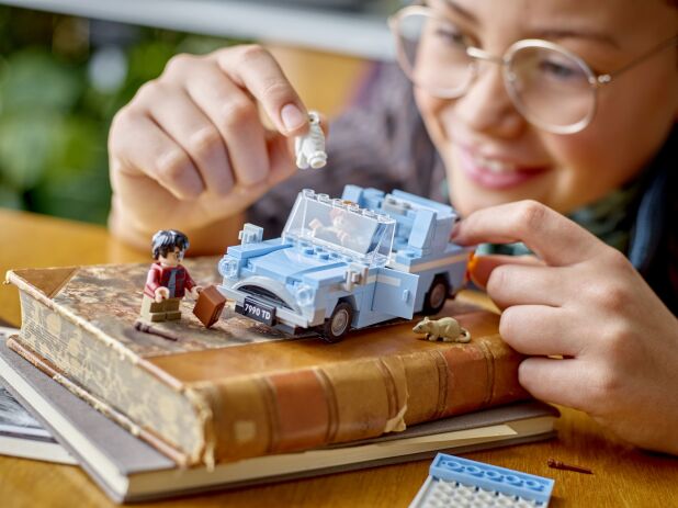 LEGO Harry Potter Flying Ford Anglia (76424) (4)