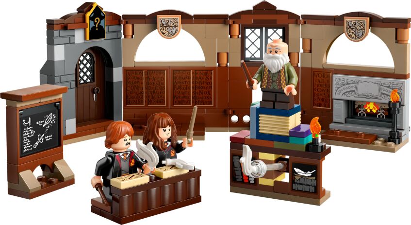 LEGO Harry Potter Hogwarts Castle: Charms Class (76442) (1)