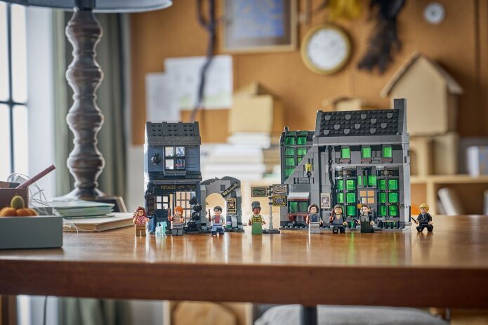 LEGO® Harry Potter Knockturn Alley Wizarding Shops (76471) (11)