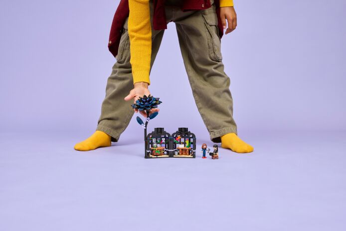 LEGO Wednesday: Black Dahlia Flower (76784) (7)