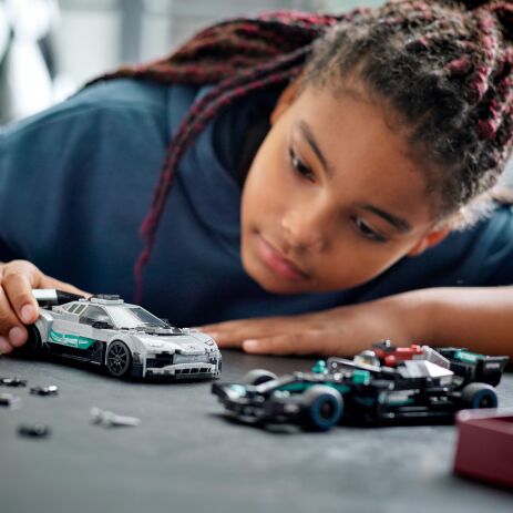 LEGO Speed Champions Mercedes AMG F1 W12 & AMG Project One (76909) (5)