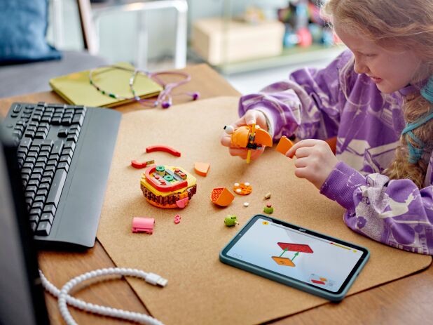 LEGO Fortnite Durrr Burger (77070) (5)