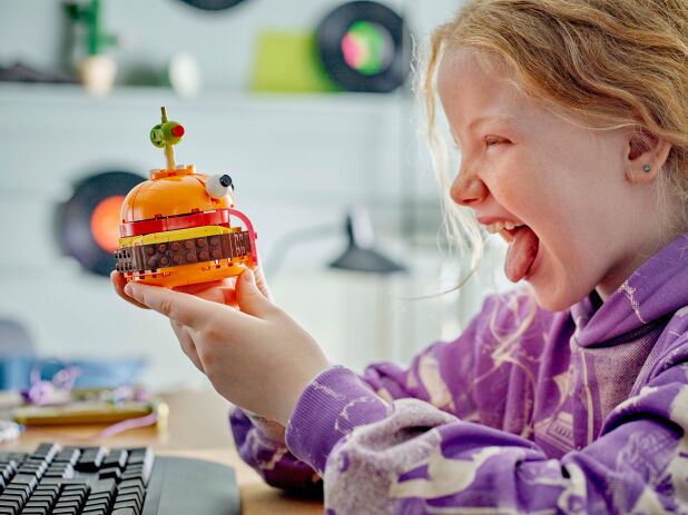 LEGO Fortnite Durrr Burger (77070) (6)