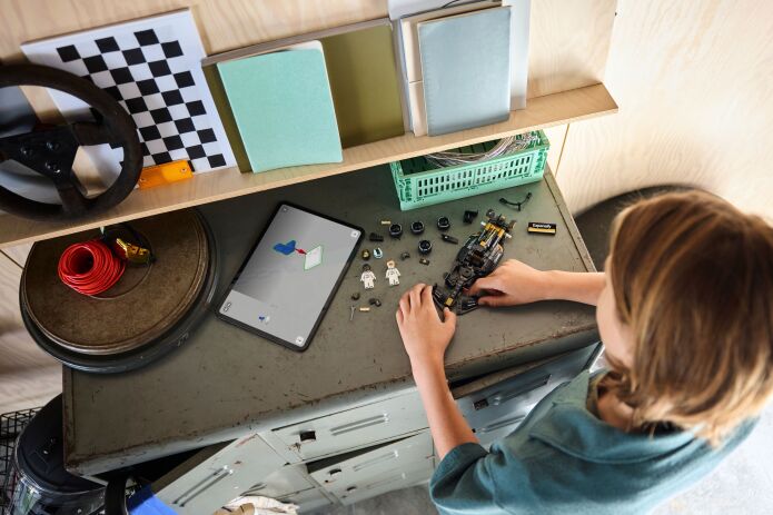 LEGO Speed Champions APXGP Team Race Car From F1 The Movie (77252) (4)