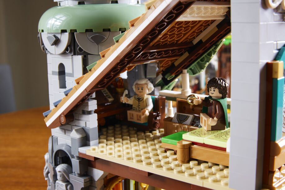 LEGO Icons Of The Rings:Rivendell (10316) (2)