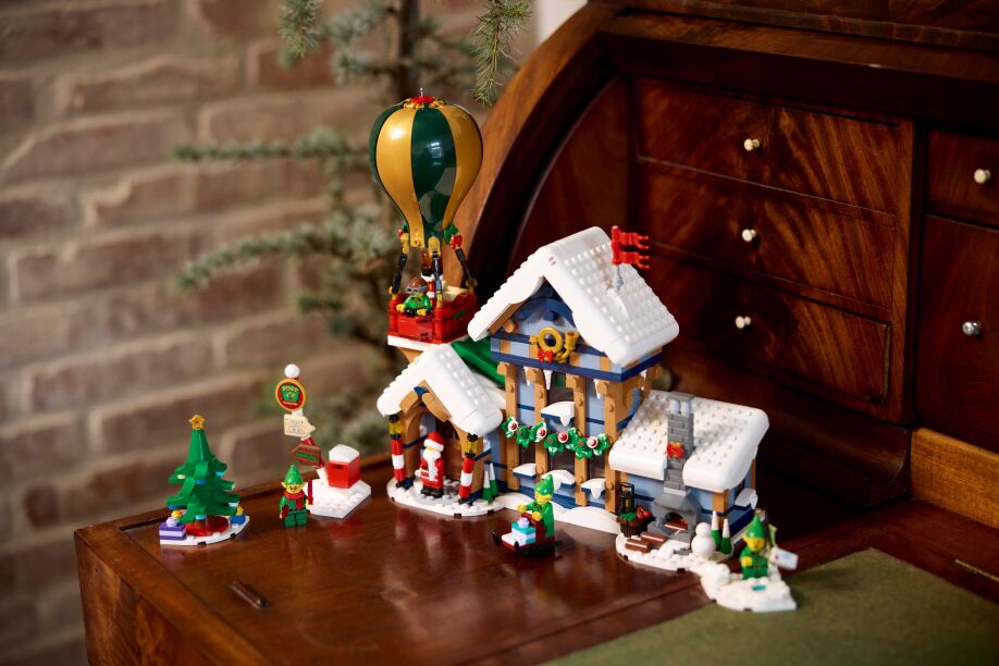 LEGO Icons Santa's Post Office (10339) (14)