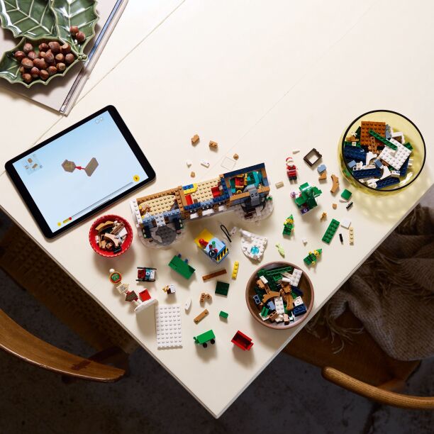 LEGO Icons Santa's Post Office (10339) (2)