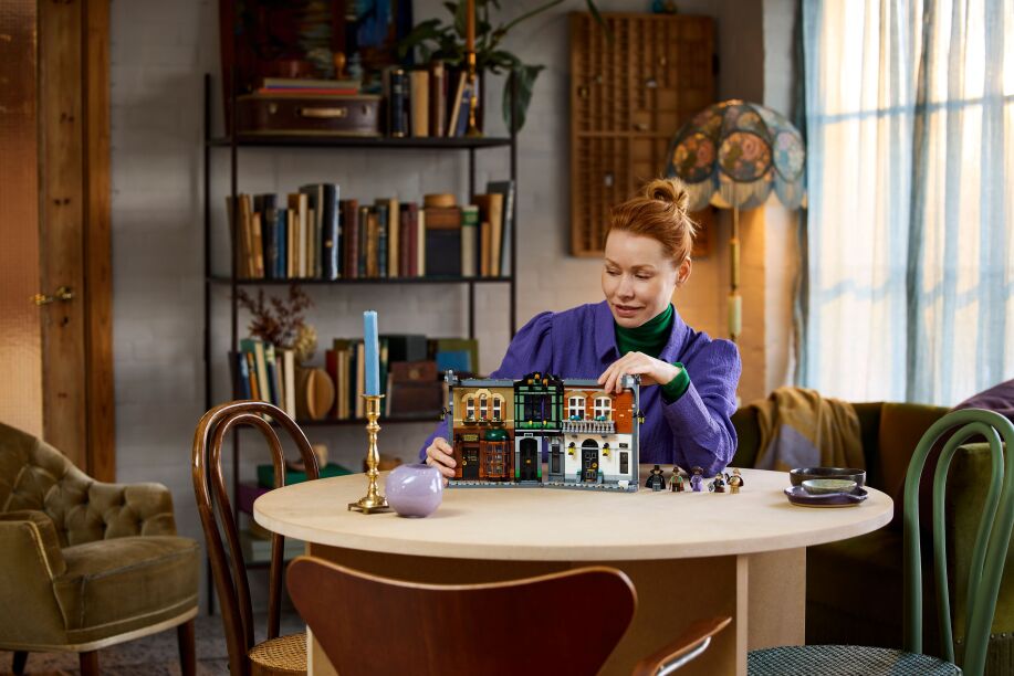 LEGO Icons Sherlock Holmes: Book Nook (10351) (11)