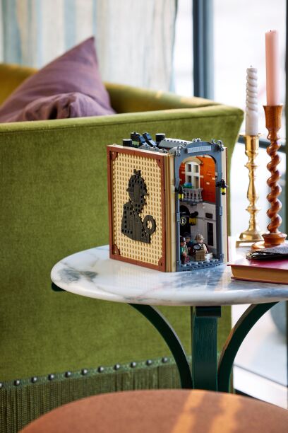 LEGO Icons Sherlock Holmes: Book Nook (10351) (14)