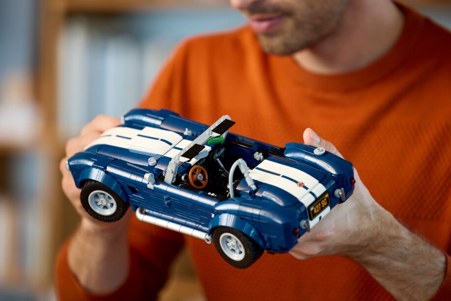 LEGO Icons Shelby Cobra 427 S/C (10357) (9)