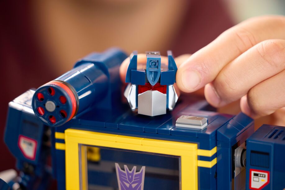 LEGO Icons Transformers Soundwave (10358) (16)