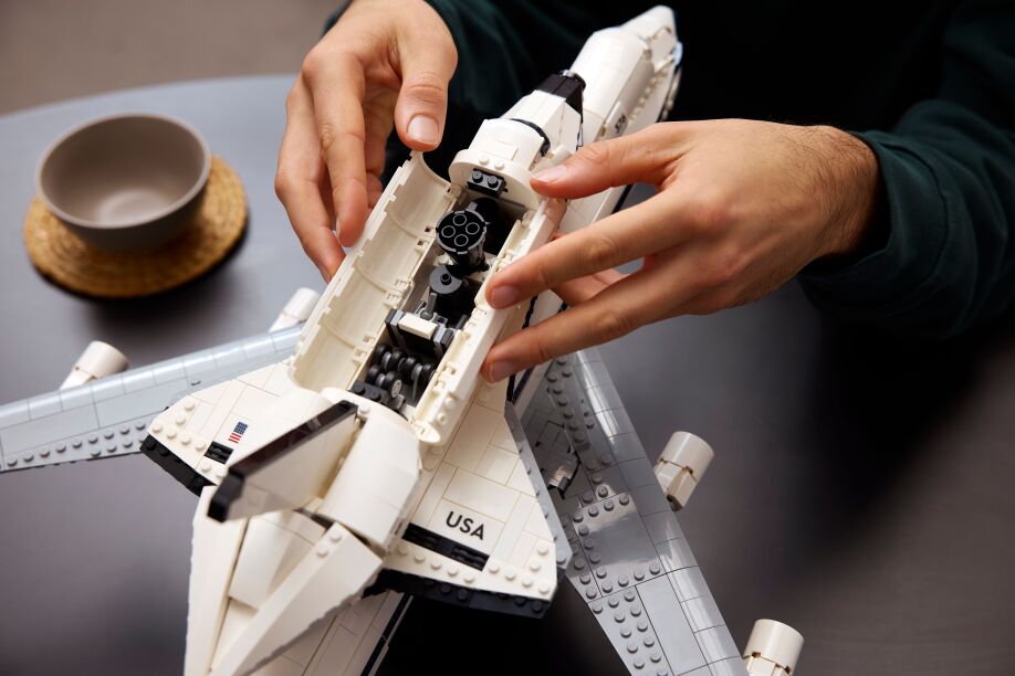 LEGO Icons Shuttle Carrier Aircraft (10360) (9)