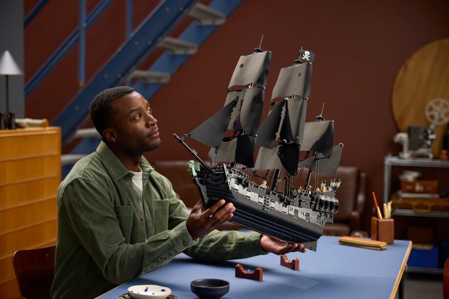 LEGO Icons Captain Sparrow's Pirate Ship (10365) (11)