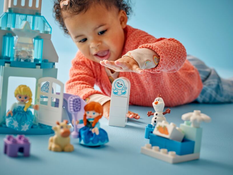 LEGO Duplo Disney Anna & Elsa's Frozen Castle (10455) (7)