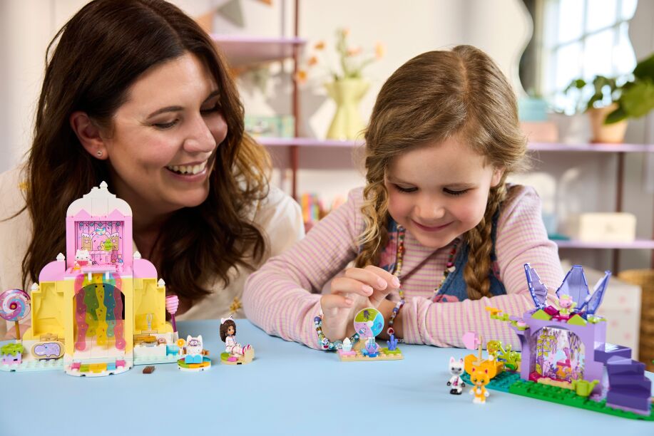 LEGO Gabby's Dollhouse Sweet Treat Mountain & Kitty Garden (11205) (7)
