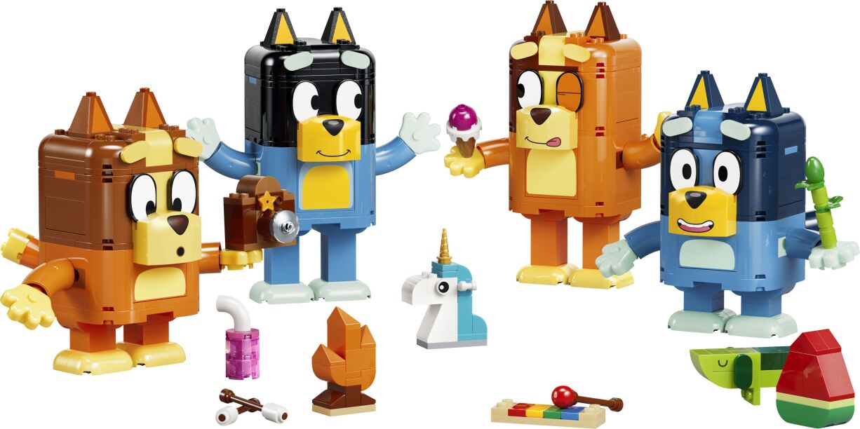LEGO® Bluey Brick-Built Bluey Family (11217) (1)