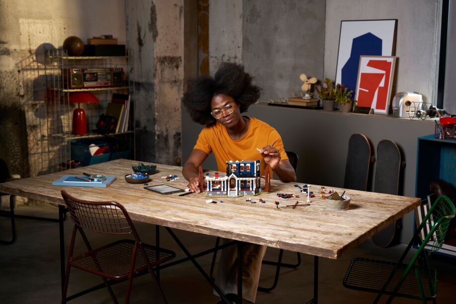 LEGO Icons Stranger Things: The Creel House (11370) (3)