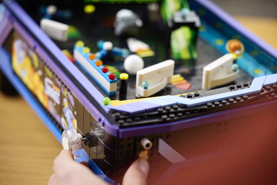 LEGO® Icons Arcade Pinball Machine (11374) (10)