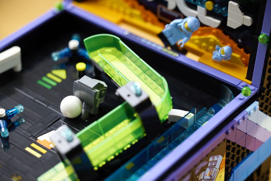 LEGO® Icons Arcade Pinball Machine (11374) (8)