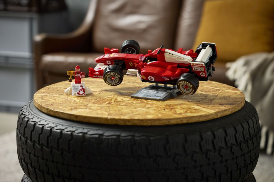 LEGO Icons Ferrari F2004 & Michael Schumacher (11375) (13)