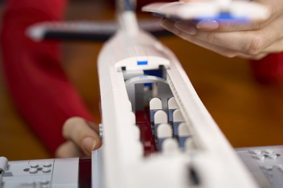 LEGO Idons Douglas DC3 Panam Airliner (11378) (5)