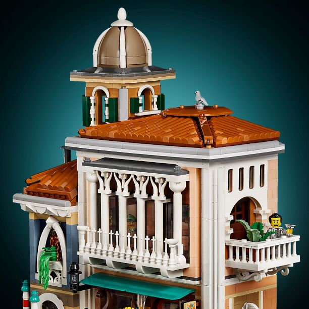 LEGO® Icons Venetian Neighborhood (11388) (2)