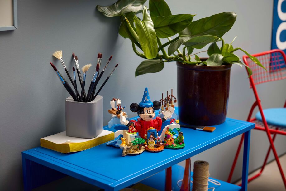 LEGO Ideas Magic Of Disney (21352) (11)