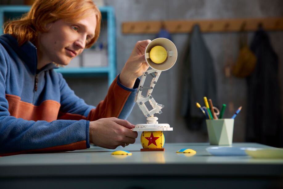 LEGO Ideas Disney Luxo JR. (21357) (6)