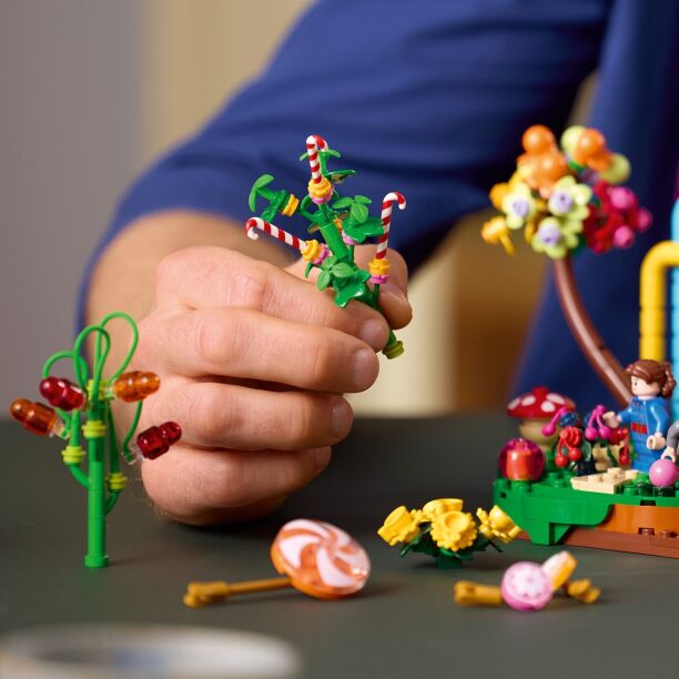 LEGO Ideas Willy Wonka Chocolate Factory (21360) (4)
