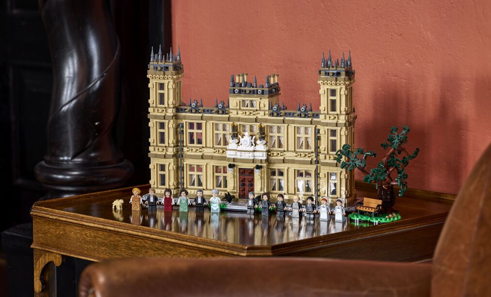 LEGO® Ideas Downtown Abbey (21373) (8)