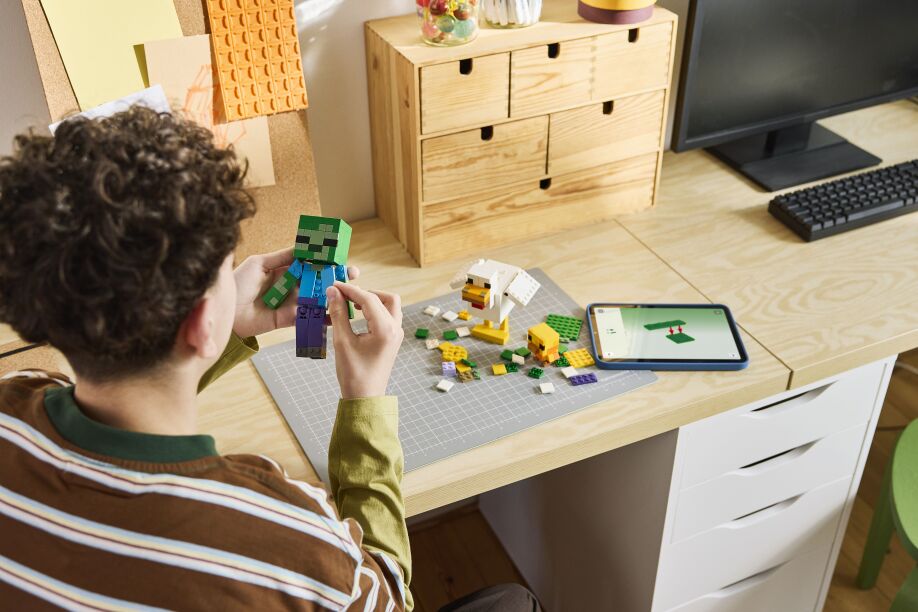 LEGO® Minecraft Chicken Jockey (21582) (4)
