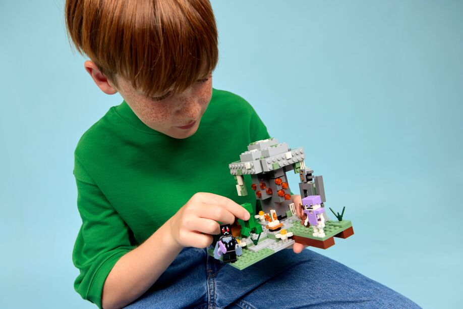 LEGO Minecraft The Pale Garden (21586) (11)