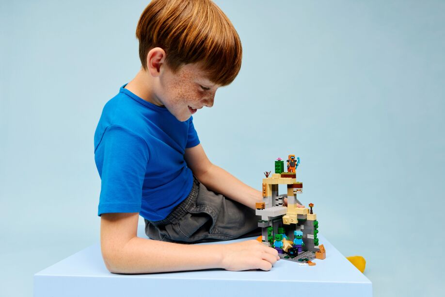 LEGO Minecraft Zombie Dungeon (21587) (11)