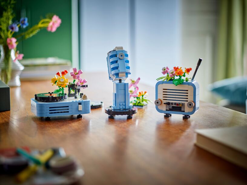 LEGO Creator 3in1 Record Player With Flowers (31172) (8)